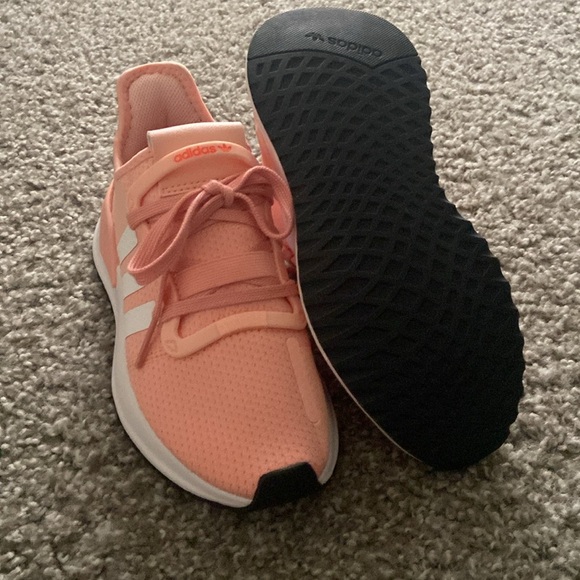Kids Brand New Adidas Without Box - Picture 2 of 4